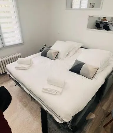 Cosy Buttes-chaumont Apartment *